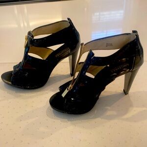 Michael Michael Kors heels.
Black Patent Leather Size 8M